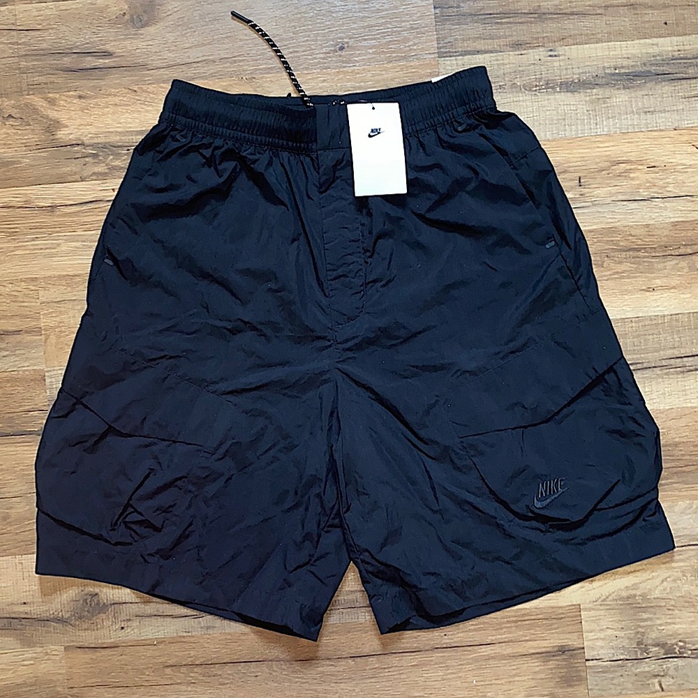Nike tech woven windbreaker cargo shorts